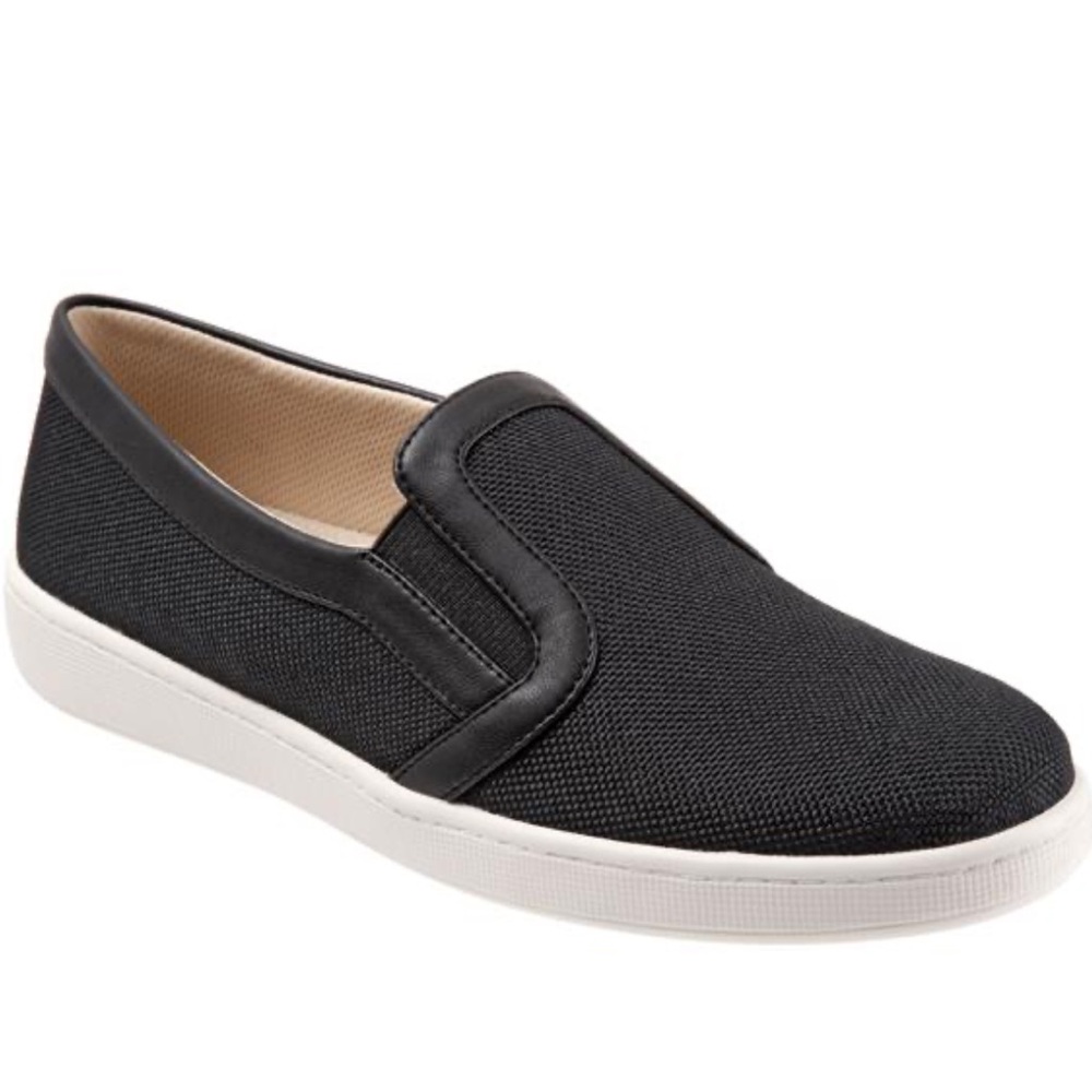 Trotters Alright Slip On Sneakers Black Narrow Comfort Walking Shoes 7.5